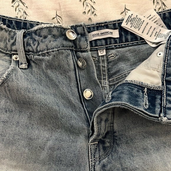 Good American Shorts - Picture 2 of 4